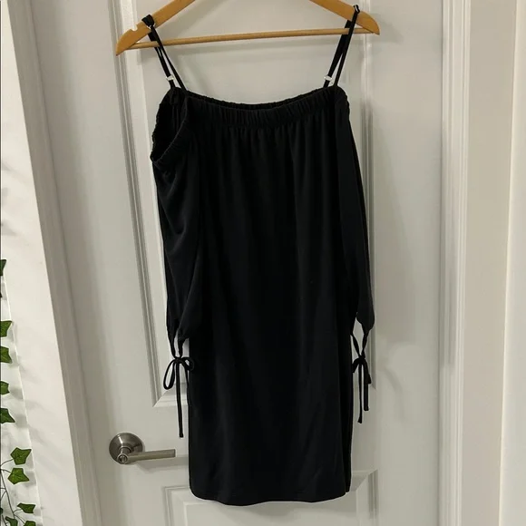 Elegant Black Midi Dress - Picture 3 of 6